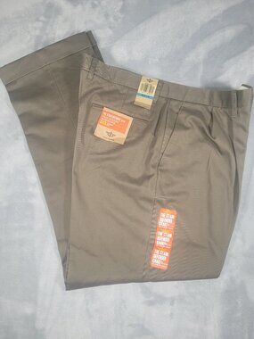 Dockers D3 Stain Defender Khaki Pants Men's 36x32 Olive Pleated Wrinkle Free NWT